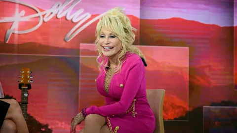 Dolly Parton Launches Nationwide Casting Search for Broadway Biopic Musical